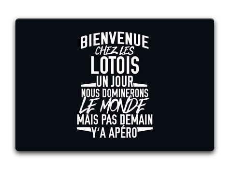 Bienvenue Chez Les Lotois Un Jour Nous Dominerons Le Monde Mais Pas Demain Y'a Apero Standard Camiseta Front