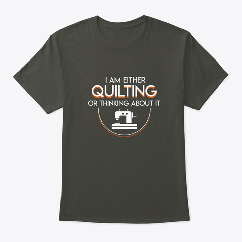 I Am Either Quilting Thinking About It Smoke Gray Camiseta Front