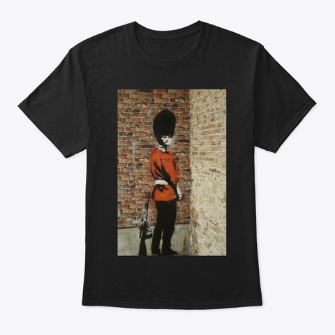 Pissing Guard Original Mural London Black áo T-Shirt Front