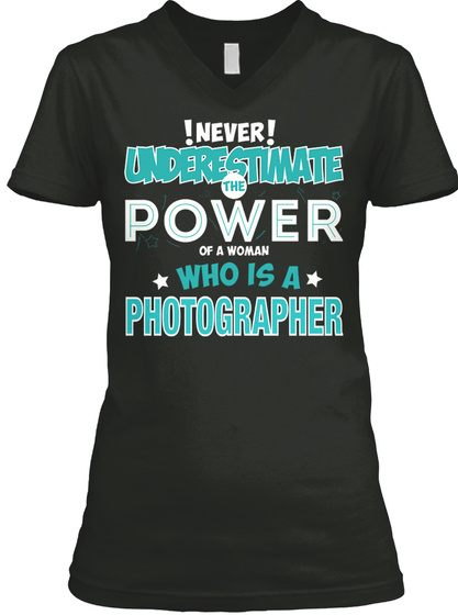 Never Underestimate The Power Of A Woman Who Is A Photographer Black T-Shirt Front